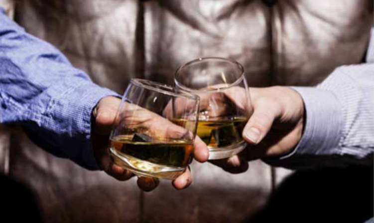 Gavesett med whiskeyglass for den kvalitetsbevisste